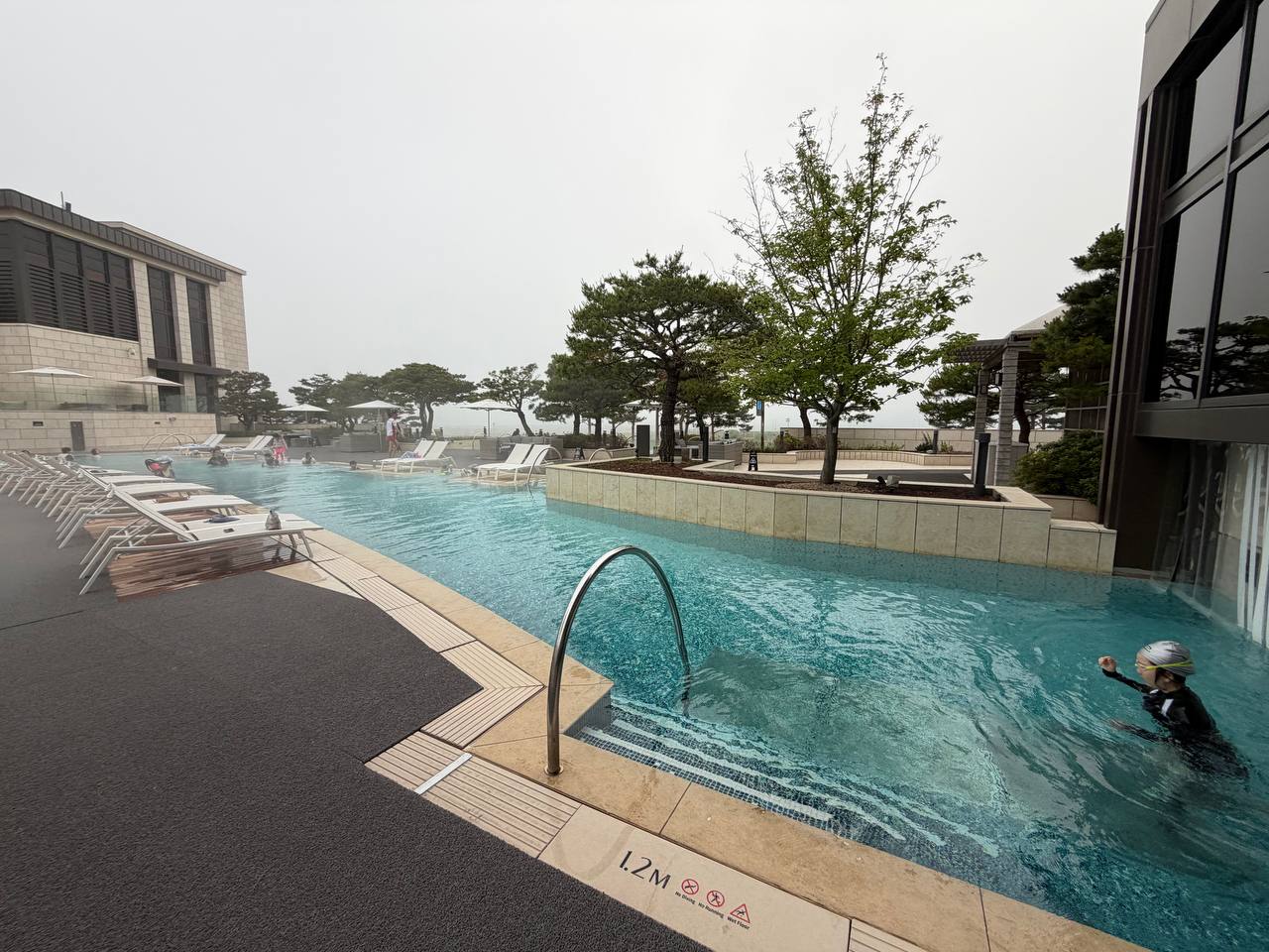 Cimer Spa outdoor infinity pool on a misty morning