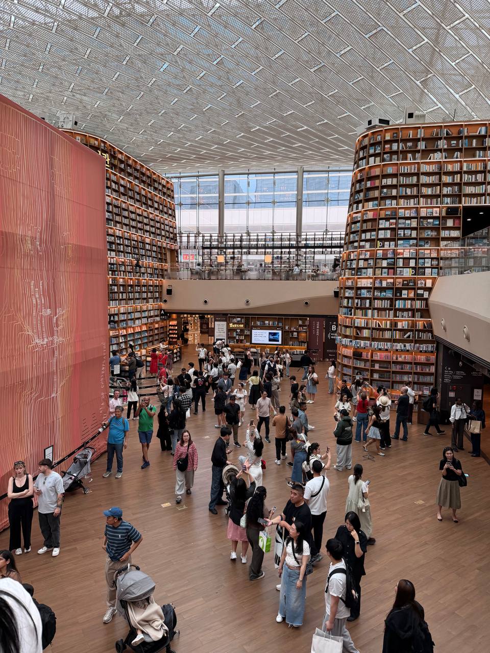 Starfield COEX Library Seoul ground level crowd tourists