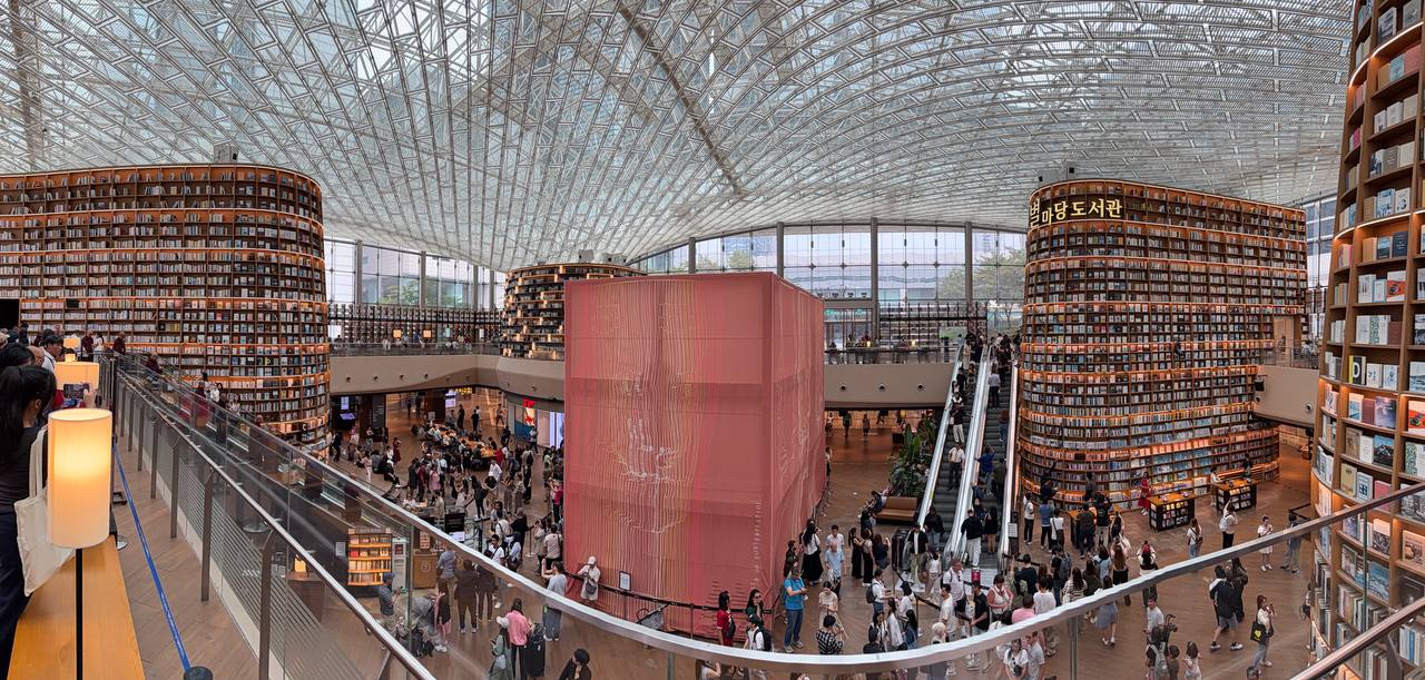 Starfield COEX Library Seoul panoramic view from upper level bookshelves and crowd