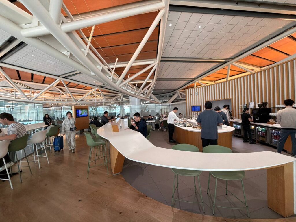 YVR SkyTeam Lounge — A Quick Field Note