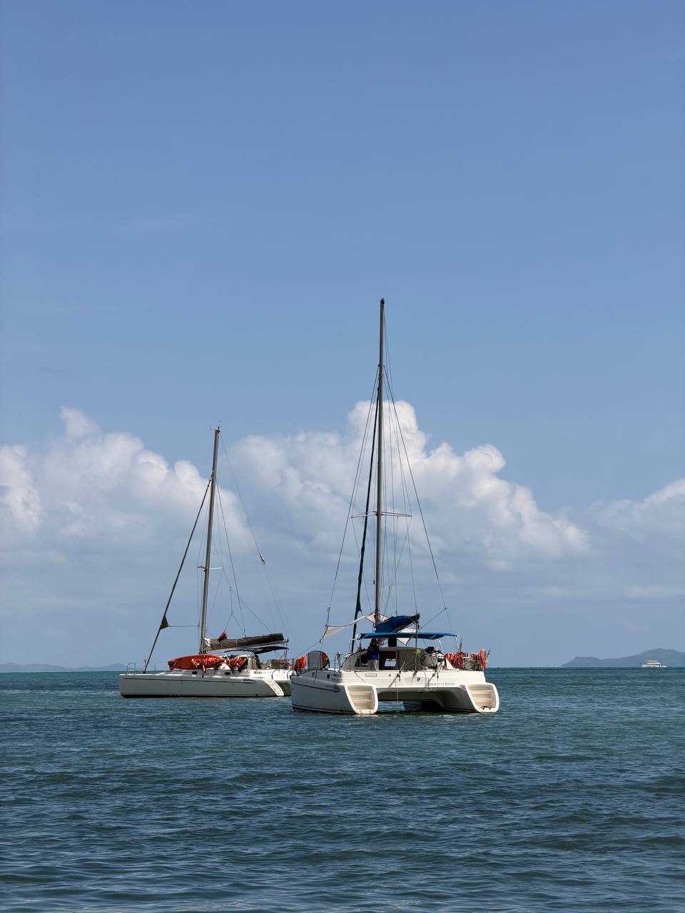 Bang Sare Rainbow Yacht crew member wearing rainbow sailboat shirt Bang Saray