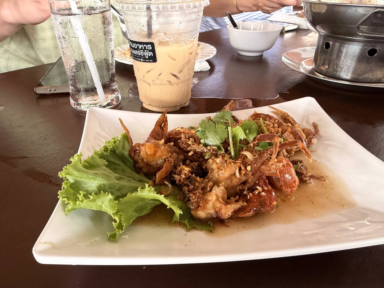 Fried prawns with garlic and pepper กุ้งทอดกระเทียมพริกไทย Bangsaray Seafood
