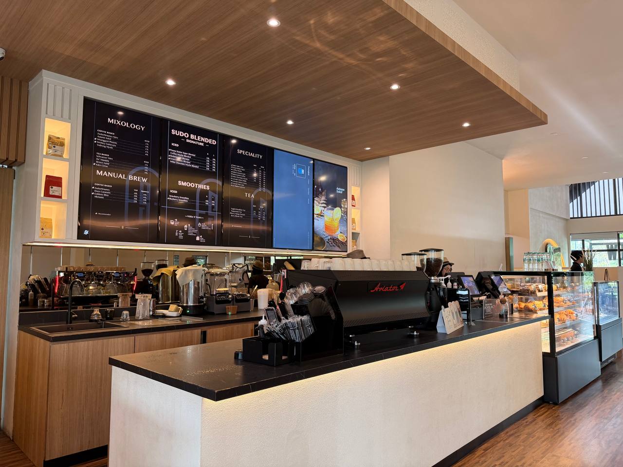 Sudo Brew single-origin coffee bean bags including Zuckerbraunes Allettante and Doce Caramel on wooden tray Bogor Indonesia